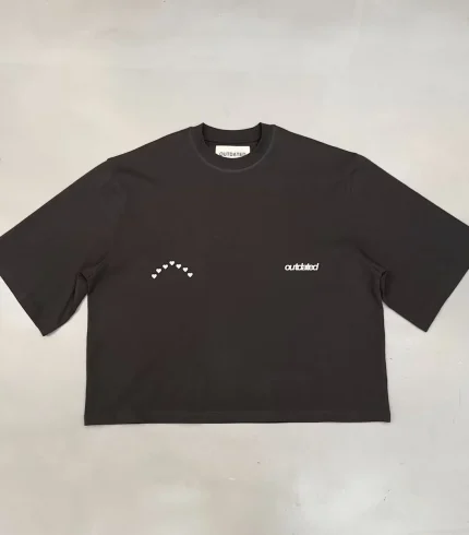 Outdated Rainbow Heart Tee Vintage Black